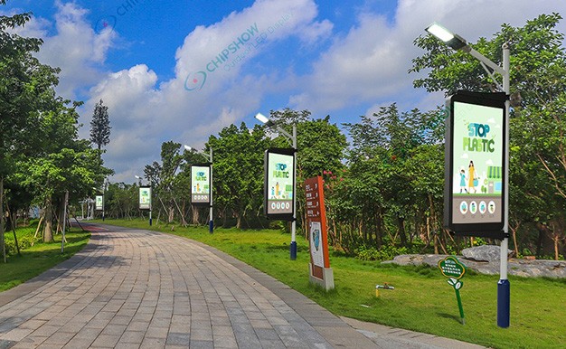 P3.3户外智慧灯杆屏